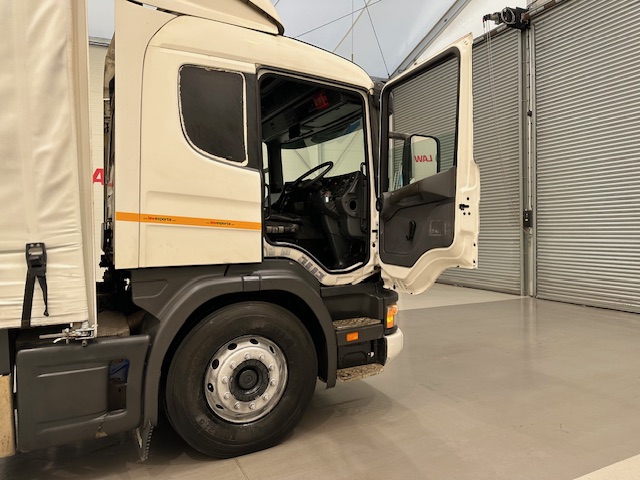 Scania P94 230 Sleeper Cab Curtainsider