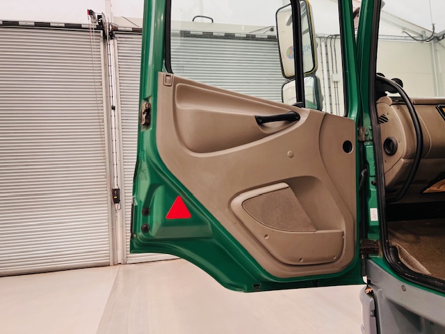 DAF CF75 310 Rear Lift Day Cab Dropside Brick Grab