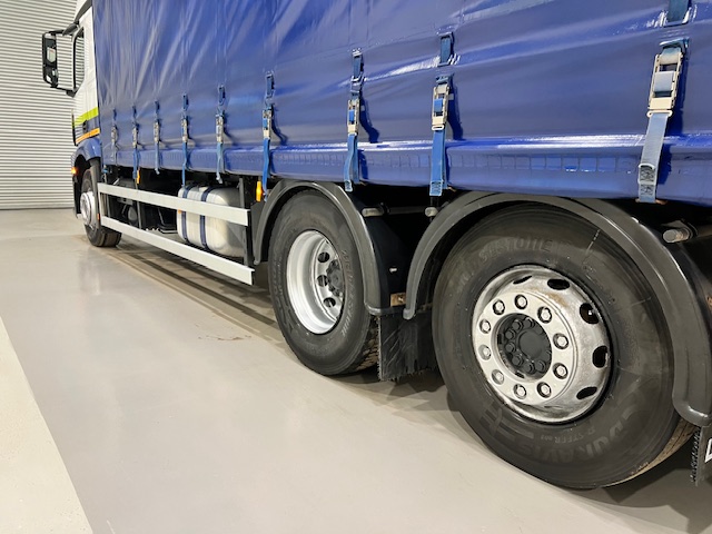 Mercedes Actros 2530 6×2 Sleeper Cab Curtainsider