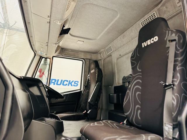 Iveco Stralis 310 AT 6×2 Box Van