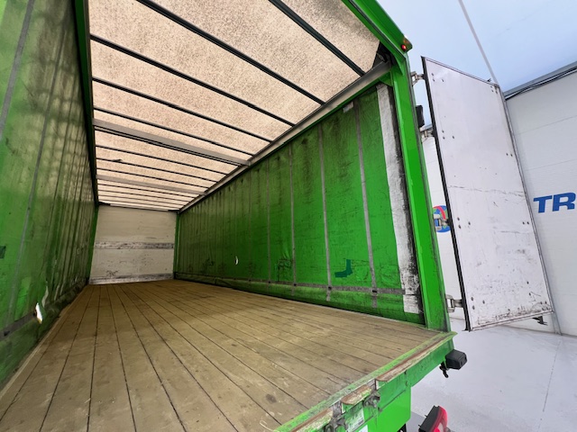 Mercedes Actros 2536 6×2 Sleeper Cab Curtainsider