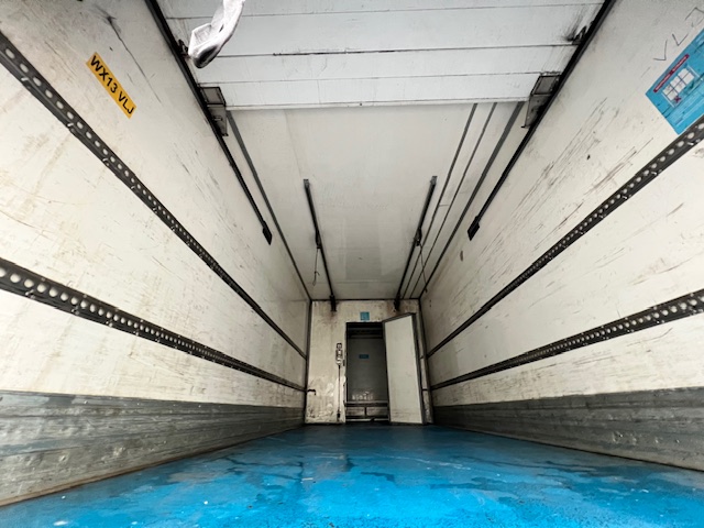 Mercedes Axor 2529 6×2 Rear Lift Sleeper Cab Fridge Box