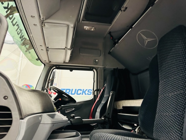 Mercedes 2543 6×2 10 Tyre Rear Lift Sleeper Cab Box Van