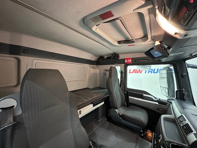 MAN TGS 26.320 6×2 Sleeper Cab Fridge Box
