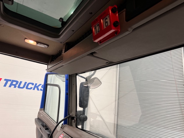 DAF CF75 310 Day Cab Dropside Brick Grab