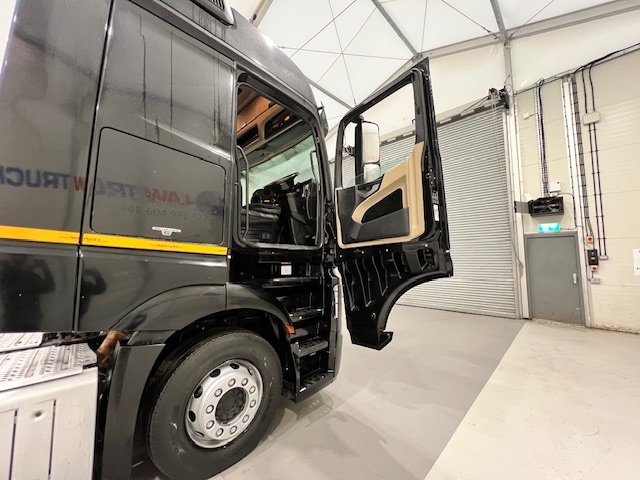 Mercedes Actros 2545 6×2 Midlift Tractor Unit