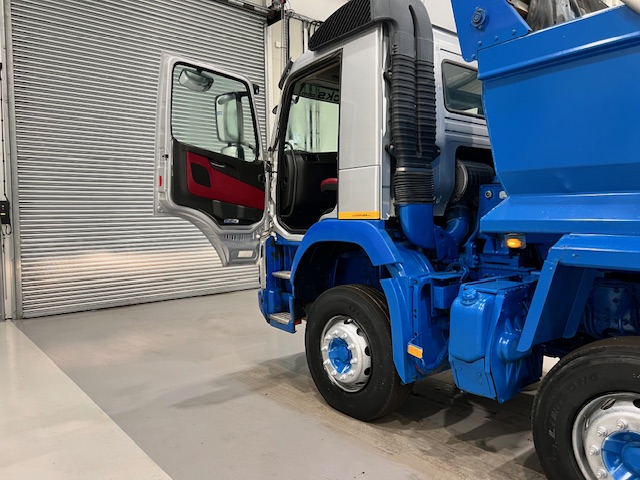 Volvo FMX 410 8×4 Day Cab Steel Tipper