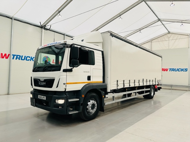 MAN TGM 18.250 Sleeper Cab Curtainsider