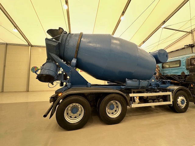 Hino 700 4123 8×4 Cement Mixer