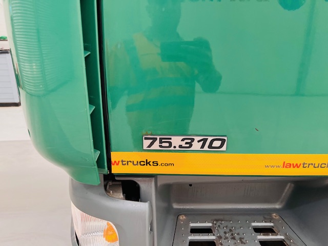 DAF CF75 310 Rear Lift Day Cab Dropside Brick Grab