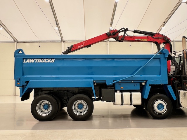 Volvo FM 460 8×4 Steel Tipper Grab