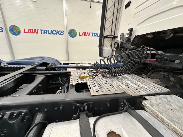Scania R480 6×2 Midlift Tractor Unit Manual