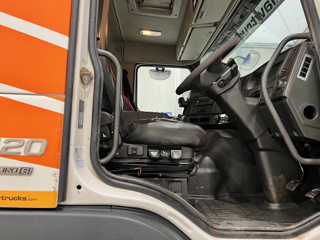Volvo FMX 420 8×4 Day Cab Steel Tipper