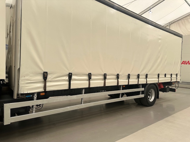 Scania P230 4×2 Sleeper Cab Curtainsider Manual