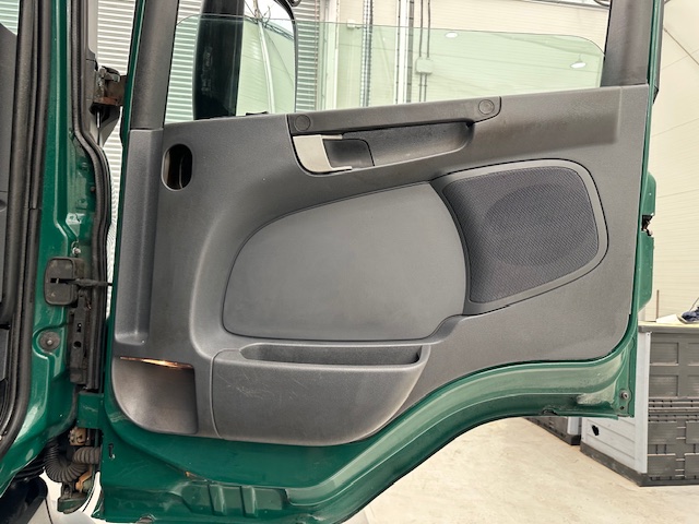 Scania P250 4×2 Sleeper Cab Box Van