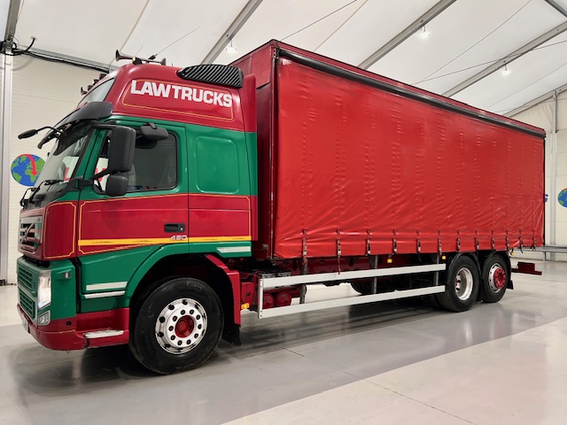 Volvo FM 450 6×2 Sleeper Cab Curtainsider