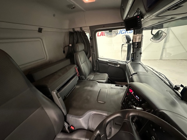 Scania P250 4×2 Sleeper Cab Fridge Box