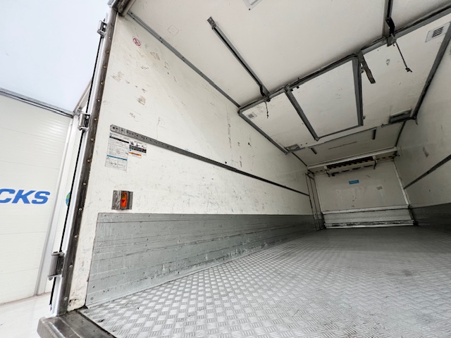 Mercedes Actros 1824 4×2 Sleeper Cab Fridge Box