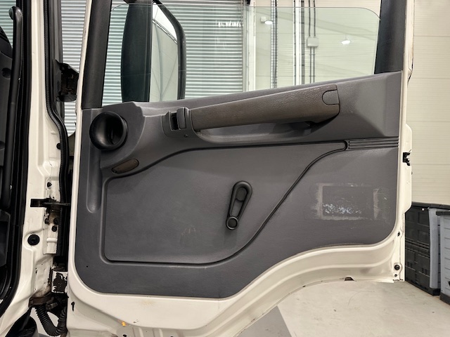Scania P94 230 Sleeper Cab Curtainsider