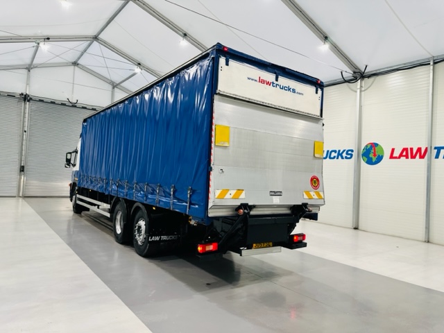 Volvo FM 300 6×2 Sleeper Cab Curtainsider