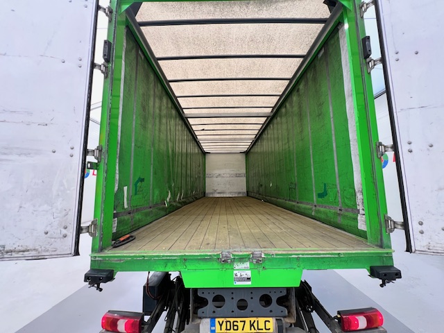 Mercedes Actros 2536 6×2 Sleeper Cab Curtainsider