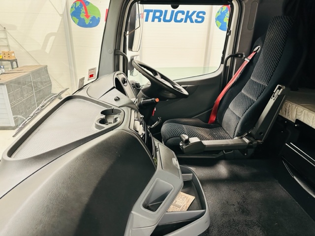 Mercedes 2543 6×2 10 Tyre Rear Lift Sleeper Cab Box Van
