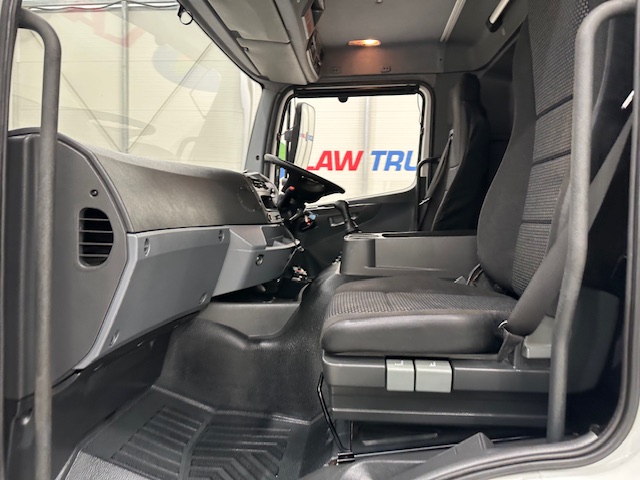 Mercedes Axor 1824 Day Cab Curtainsider Manual