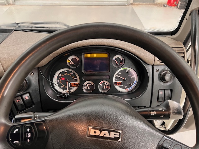 DAF CF75 310 Day Cab Dropside Brick Grab