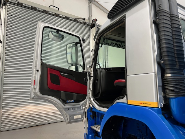 Volvo FMX 410 8×4 Day Cab Steel Tipper