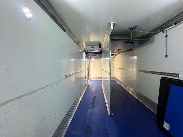 DAF CF 370 6×2 Sleeper Cab Fridge Box