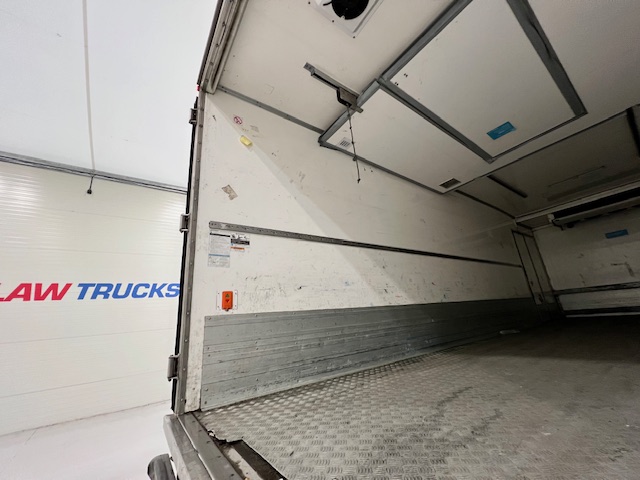Mercedes Actros 1824 4×2 Sleeper Cab Fridge Box