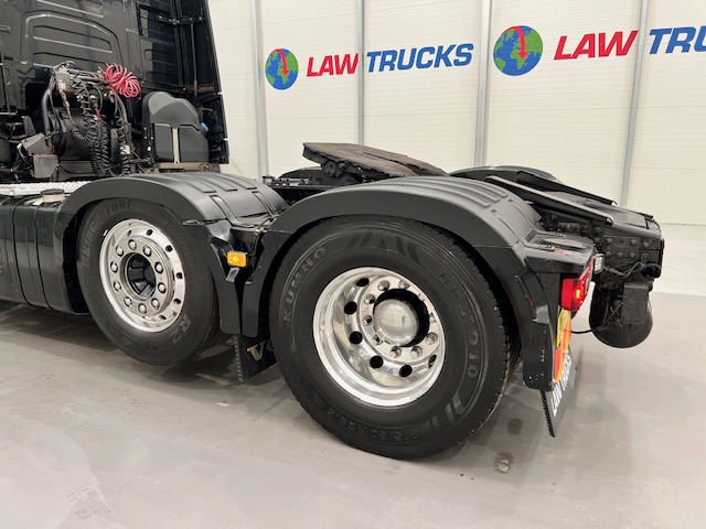 Volvo FH16 750 6×2 Midlift Tractor Unit
