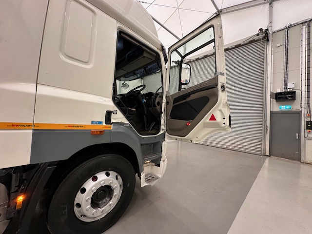 DAF CF85 460 6×2 Midlift Tractor Unit