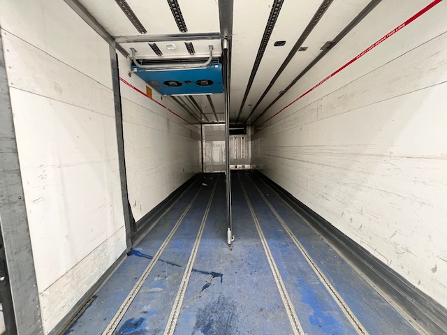 Mercedes Actros 2532 6×2 Rear Lift Day Cab Fridge Box