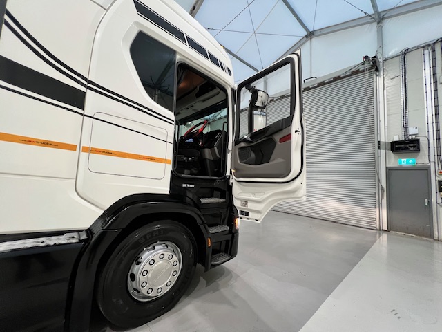 Scania R450 6×2 Midlift Tractor Unit