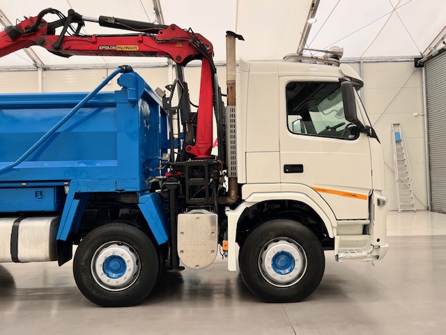 Volvo FM 460 8×4 Steel Tipper Grab