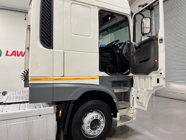 DAF XF 460 6×2 Space Cab Tractor Unit