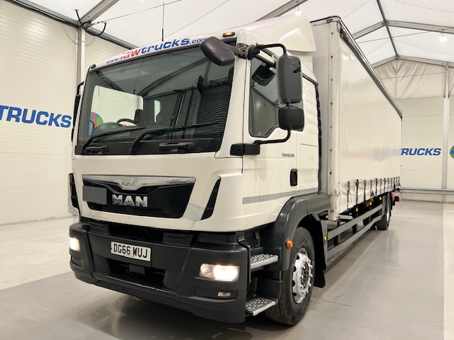 MAN TGM 18.250 4×2 Sleeper Cab Curtainsider