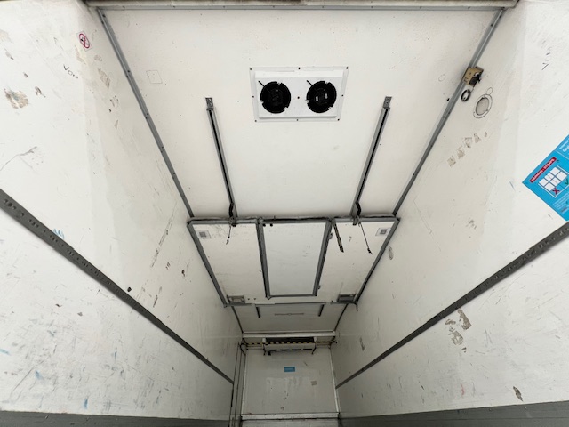 Mercedes Actros 1824 4×2 Sleeper Cab Fridge Box