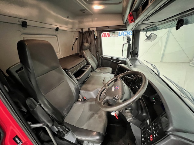 Scania P230 4×2 Sleeper Cab Curtainsider