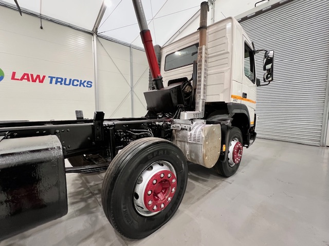 Volvo FMX 380 8×4 Day Cab Steel Tipper