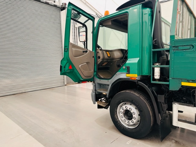 DAF CF75 310 Rear Lift Day Cab Dropside Brick Grab