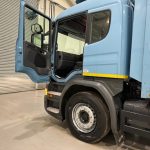Scania P320 6×2 10 Tyre Rear Lift Insulated Box Van - thumbnail