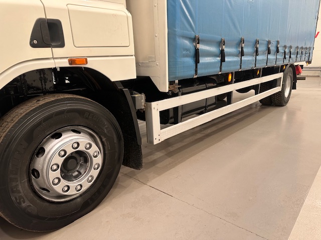 DAF CF65 220 Sleeper Cab Curtainsider Manual