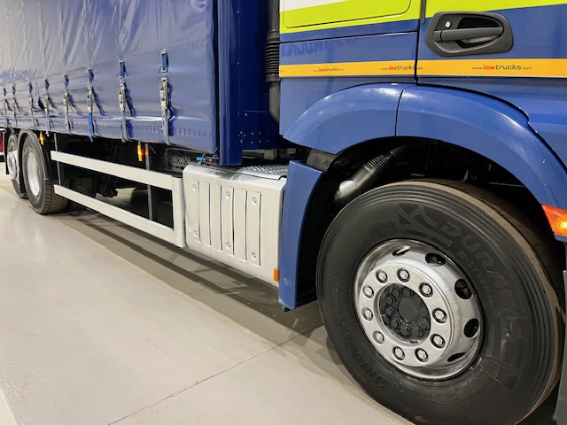 Mercedes Actros 2530 6×2 Sleeper Cab Curtainsider