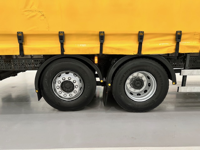 Mercedes Actros 2536 6×2 Sleeper Cab Curtainsider