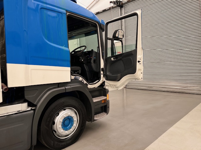 Scania P250 4×2 Sleeper Cab Fridge Box