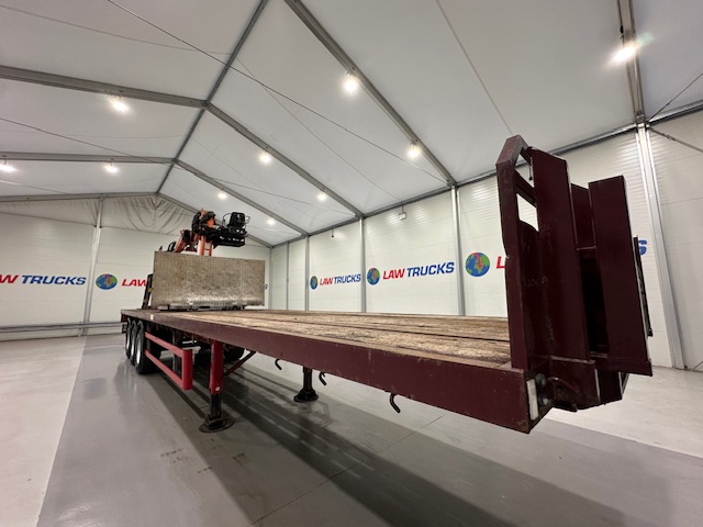 Montracon Tri Axle Flatbed Brick Grab Trailer