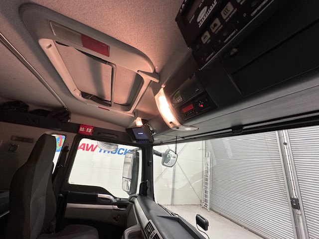 MAN TGS 26.320 6×2 Sleeper Cab Fridge Box