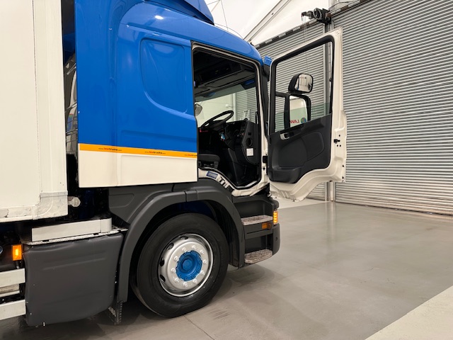 Scania P250 4×2 Sleeper Cab Fridge Box